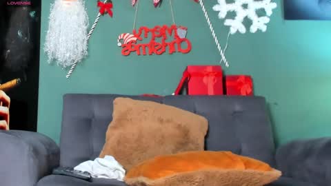 Snapshot of chris_macgregoor chatting on 12.14.24 Chriz online show from 12.14.24