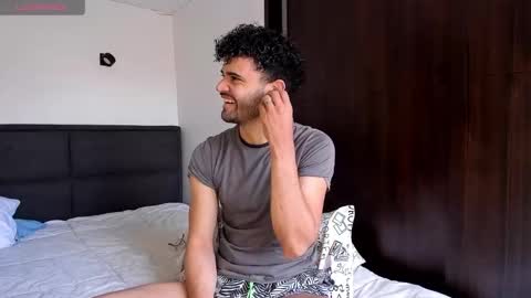 Im Chirs IM MODEL INDEPENDT online show from 01.30.25