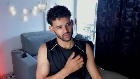 Im Chirs IM MODEL INDEPENDT online show from 02.11.25