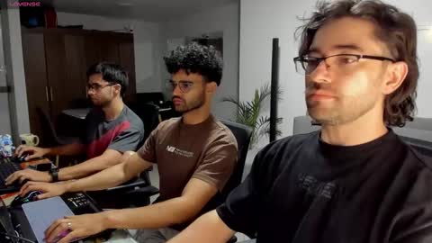 Im Chirs IM MODEL INDEPENDT online show from 02.25.25