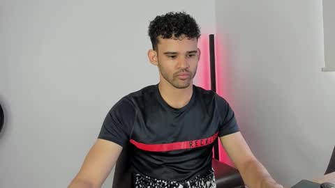 Im Chirs IM MODEL INDEPENDT online show from 09.18.25