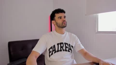 Im Chirs IM MODEL INDEPENDT online show from 09.25.25