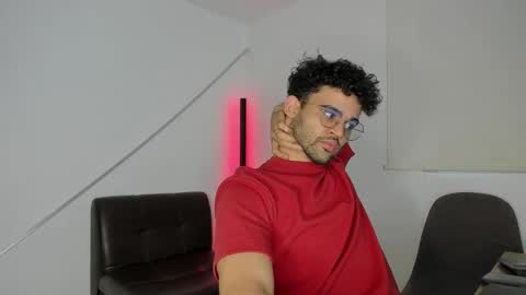 Im Chirs IM MODEL INDEPENDT online show from 10.09.25