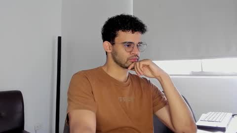 Im Chirs IM MODEL INDEPENDT online show from 10.21.25