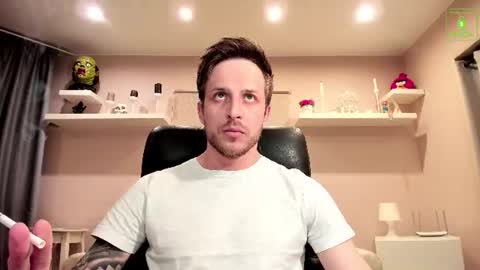 Snapshot of chriscarrey chatting on 06.12.26 Chris online show from 06.12.26