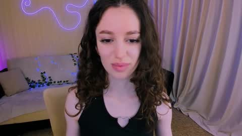 Snapshot of christinaconteeree chatting on 09.23.25 christinaconteeree online show from 09.23.25