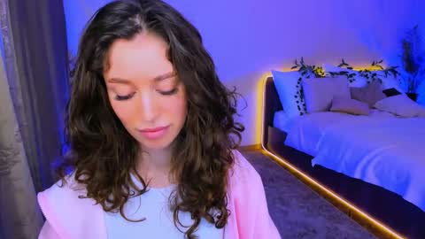 Snapshot of christinaconteeree chatting on 09.24.25 christinaconteeree online show from 09.24.25