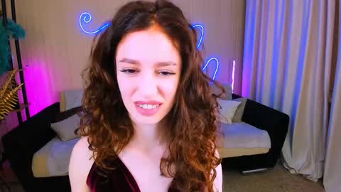Snapshot of christinaconteeree chatting on 10.02.25 christinaconteeree online show from 10.02.25