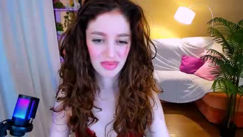 Snapshot of christinaconteeree chatting on 10.07.25 christinaconteeree online show from 10.07.25