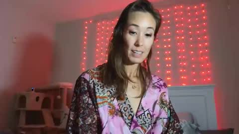 Snapshot of christy_love chatting on 12.01.25 Christy Love online show from 12.01.25