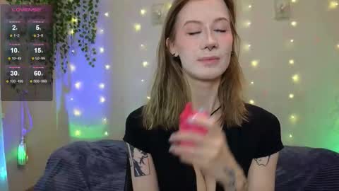 Snapshot of christy_memeow chatting on 09.21.25 christy memeow online show from 09.21.25