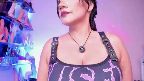 Snapshot of christymilk1 chatting on 09.22.25 christy online show from 09.22.25