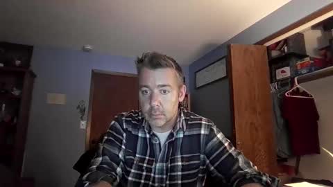 Snapshot of chrisw8121 chatting on 12.17.25 chrisw8121 online show from 12.17.25