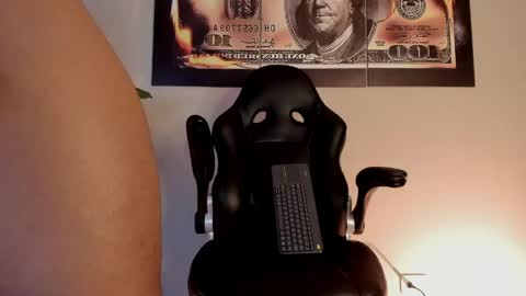 Snapshot of chrizmacgregor chatting on 05.30.26 chrizmacgregor online show from 05.30.26