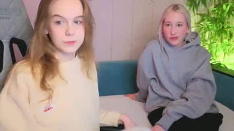 EvaBlonde TayaBrunette EliieBlack hair online show from 02.07.26