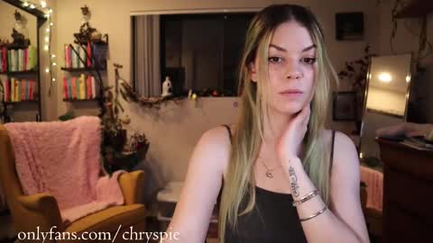 Chrys online show from 10.15.25