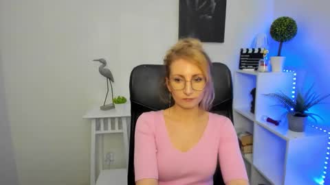 Snapshot of cinderellamoon chatting on 02.17.26 Cinderella online show from 02.17.26