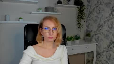 Snapshot of cinderellamoon chatting on 02.19.26 Cinderella online show from 02.19.26