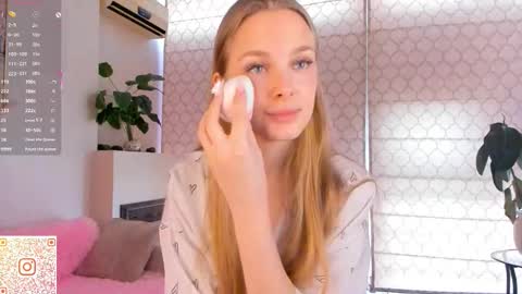 Snapshot of cindyreming chatting on 10.09.25 Im Cindy online show from 10.09.25