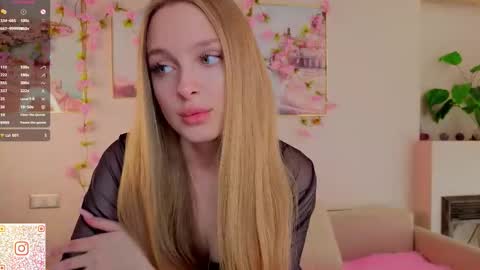 Snapshot of cindyreming chatting on 10.17.25 Im Cindy online show from 10.17.25