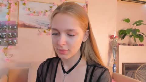 Snapshot of cindyreming chatting on 10.19.25 Im Cindy online show from 10.19.25