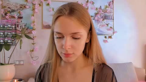 Snapshot of cindyreming chatting on 10.22.25 Im Cindy online show from 10.22.25