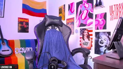 David     Independent Model online show from 12.25.24