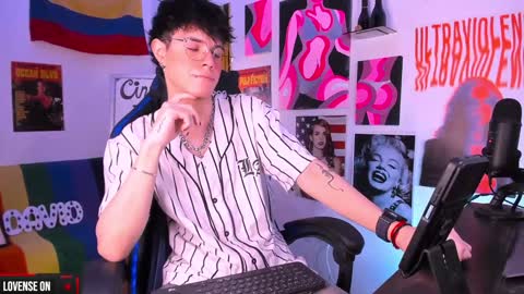 David     Independent Model online show from 01.20.25