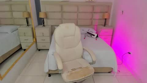 CintiaCollins  online show from 11.24.25