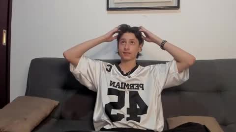 Snapshot of cirosky_elchicopolla chatting on 12.01.25 cirosky_elchicopolla online show from 12.01.25