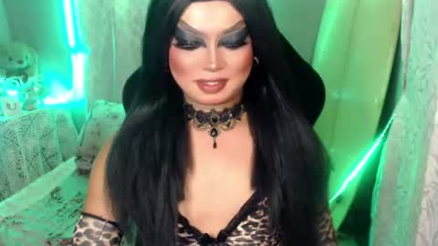 Snapshot of cj_parker69 chatting on 06.15.26 QUEEN CESS online show from 06.15.26