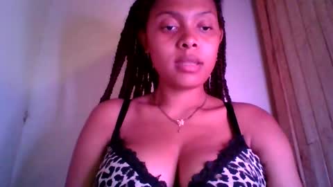 Snapshot of ckamilla45 chatting on 10.01.25 ckamilla45 online show from 10.01.25