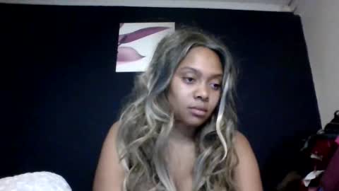 Snapshot of ckamilla45 chatting on 11.01.25 ckamilla45 online show from 11.01.25