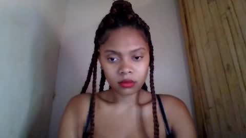 Snapshot of ckamilla45 chatting on 11.14.25 ckamilla45 online show from 11.14.25