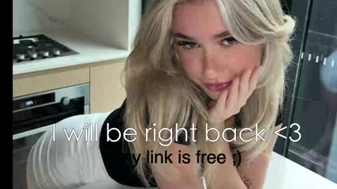 Snapshot of clairebabyy1 chatting on 12.17.24 Claire online show from 12.17.24