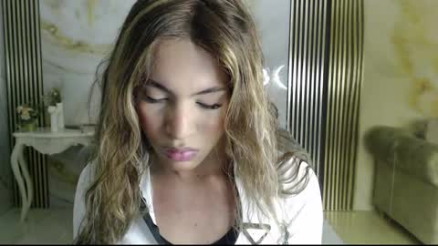 Snapshot of clara_evans_s chatting on 09.10.25 Clara online show from 09.10.25