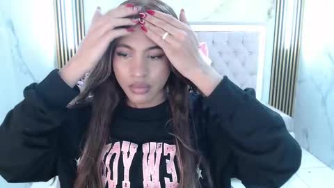 Snapshot of clara_evans_s chatting on 09.11.25 Clara online show from 09.11.25