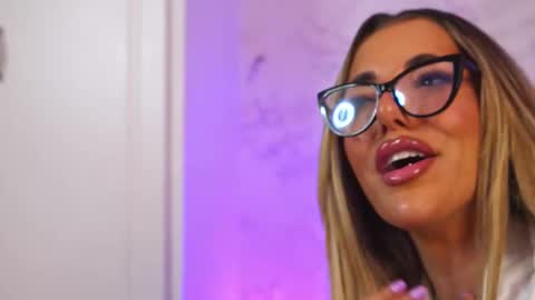 ClaraHazel online show from 09.25.25