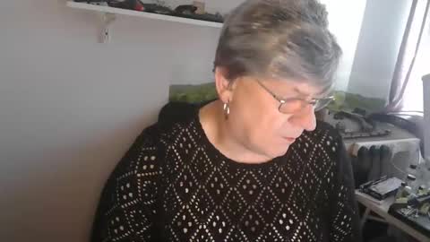 Snapshot of clarem chatting on 06.08.26 clare nylons online show from 06.08.26