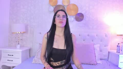 Snapshot of clarisse28 chatting on 02.18.25 Mistress Clarisse online show from 02.18.25