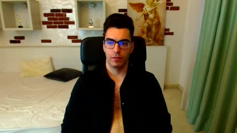 Snapshot of clarkslade chatting on 10.08.25 ClarkSlade online show from 10.08.25