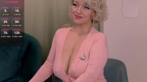 Classy Tinna online show from 12.06.24