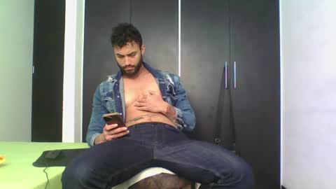Snapshot of claybrown_ chatting on 05.12.26 Clay online show from 05.12.26