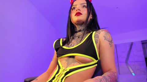 Cleo Adams online show from 02.04.25