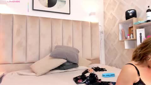 clhoe_johnson_ online show from 11.25.25