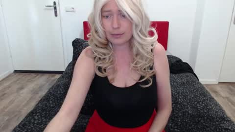 Syl  online show from 03.10.25