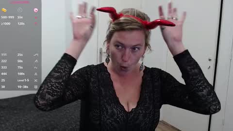 Syl  online show from 10.03.25