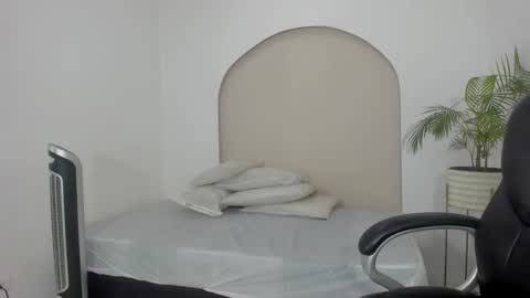 Cloe  online show from 12.16.25