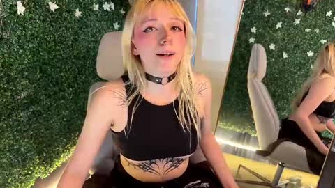  CLOE  online show from 09.17.25