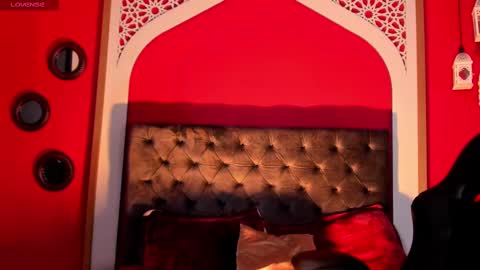 Cloe  online show from 02.24.25